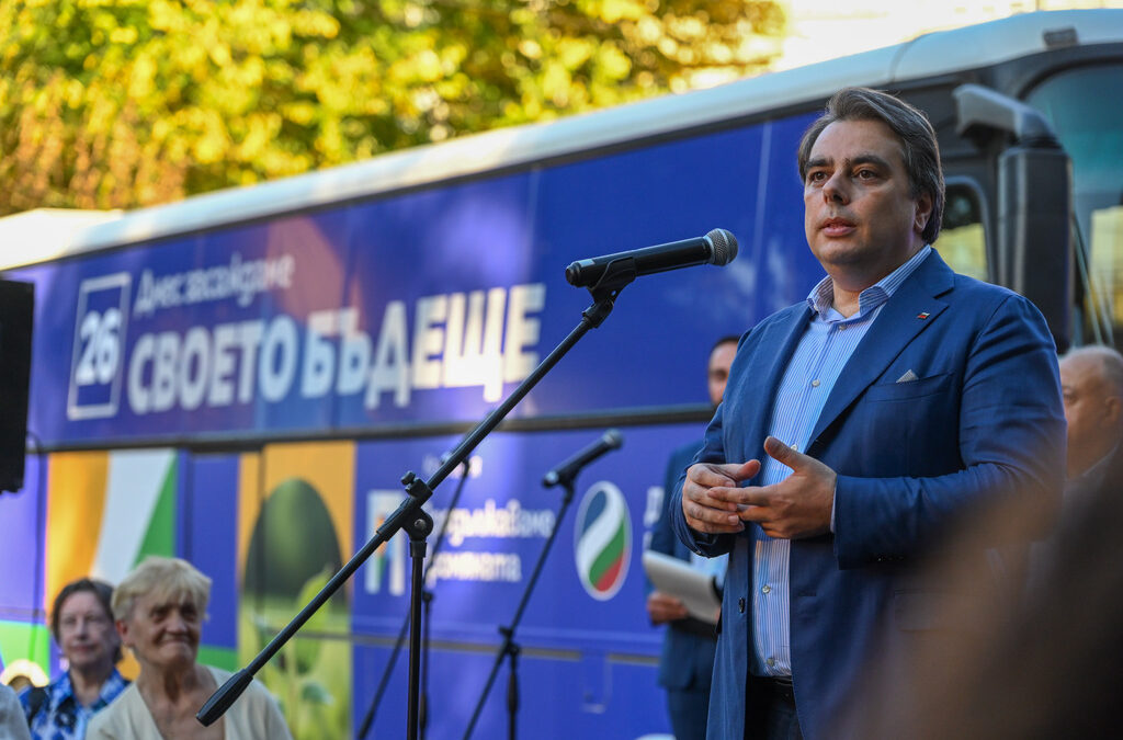 Асен Василев: Преглеждаме хиляди часове записи, за да търсим изборни нарушения Асен Василев: Преглеждаме хиляди часове записи, за да търсим изборни нарушения