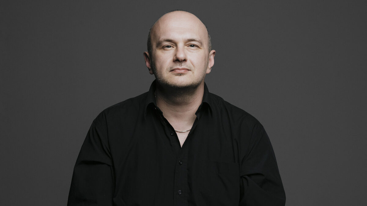 "Търся силни, многопластови, стегнати книги, с добре изградени герои и умело композиран наратив", казва носителят на награда на "Портал Култура" за 2024 г.