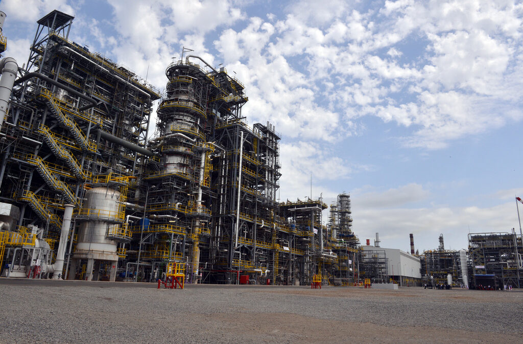 Собственикът на "Лукойл Нефтохим" отрича да има избран купувач за рафинерията в Бургас