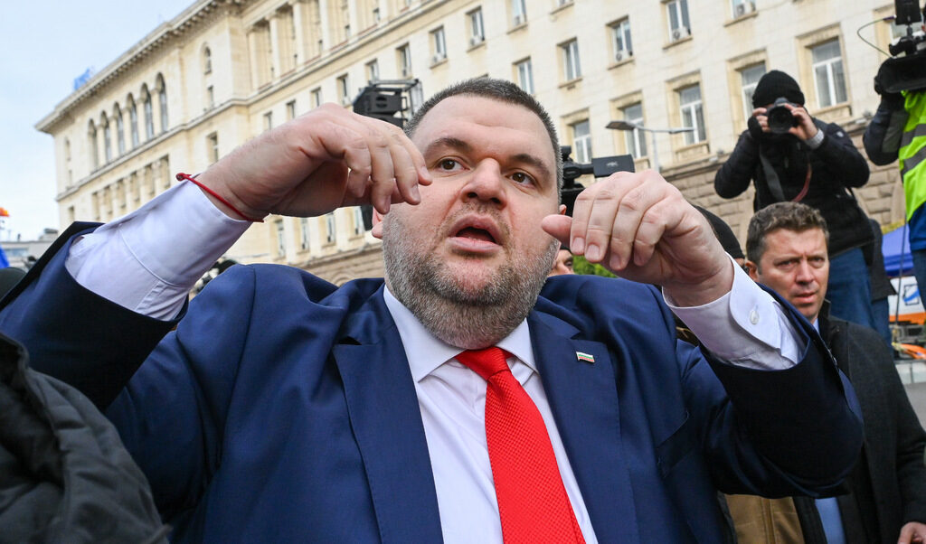 БОЕЦ внесе в парламента сигнал срещу Пеевски за фалита на КТБ