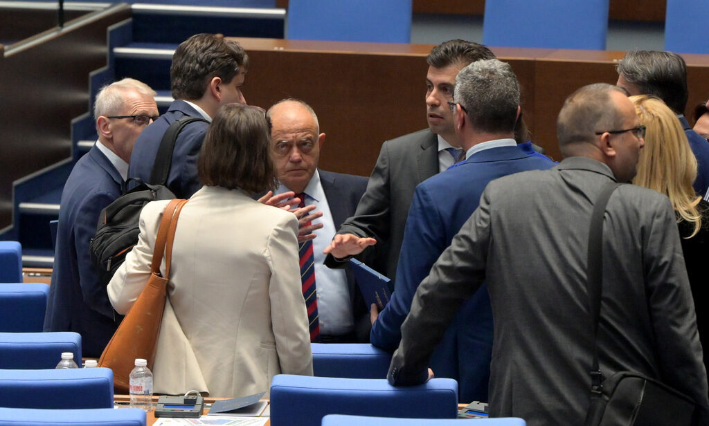Първо заседание на 51-ото народно събрание, парламент Атанас Атанасов, Кирил Петков Първо заседание на 51-ото народно събрание, парламент Атанас Атанасов, Кирил Петков