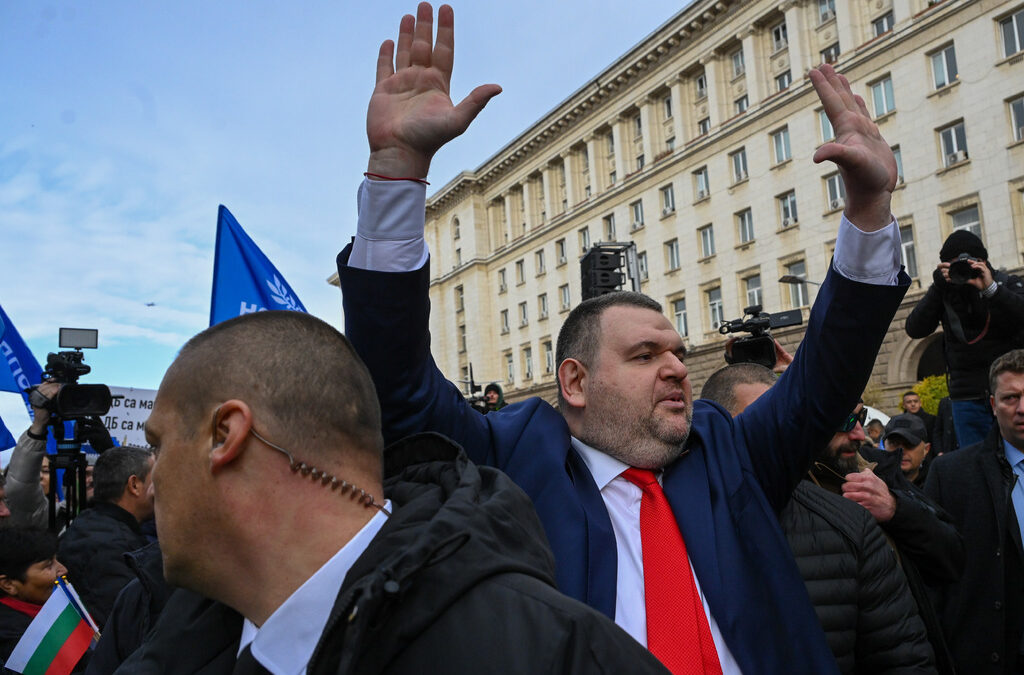 Първи ден на 51- то народно събрание Делян Пеевски отива при симпатизантите