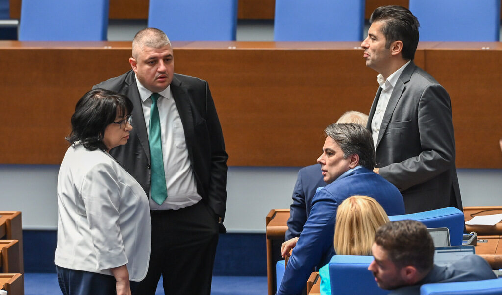 Разговори между първия и втория на изборите могат да решат патовата ситуация в парламента