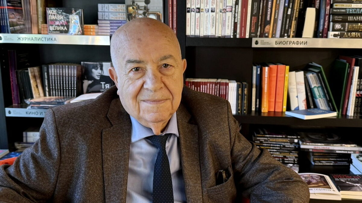 "Диалогът не налага непременно съгласие, но изисква усилие да приемеш и изслушаш непознатия. Изисква приветливост", казва проф. Георги Фотев. "Диалогът не налага непременно съгласие, но изисква усилие да приемеш и изслушаш непознатия. Изисква приветливост", казва проф. Георги Фотев.