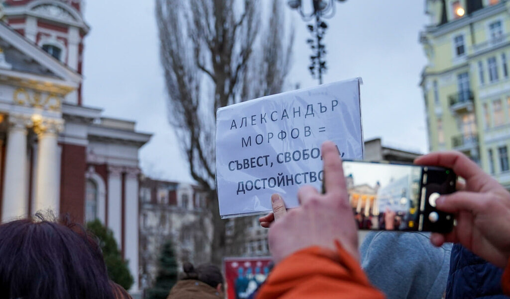Протестите в защита на Морфов се оказаха неефикасни и той беше уволнен. Той не е по-малко ценен за нашия театър от Шоу, но ние никога не мерим с един аршин.
