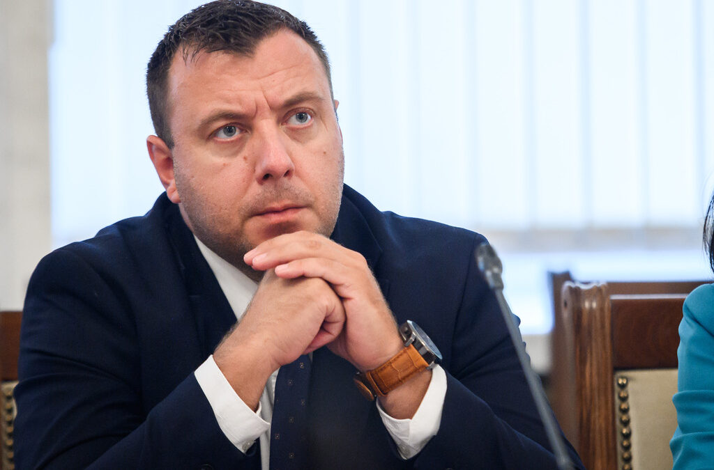 "Възраждане" сезира антикорупционната комисия за новата централа на Пеевски