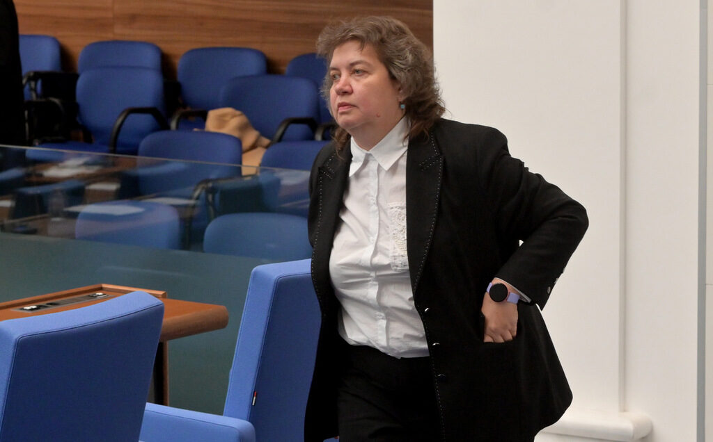 Киселова: С избора на председател на парламента работата няма да се отпуши