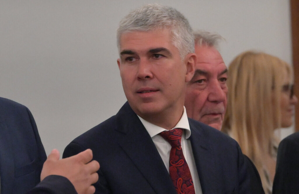 След месец ще има конкурс за представителя на държавата в "Лукойл"