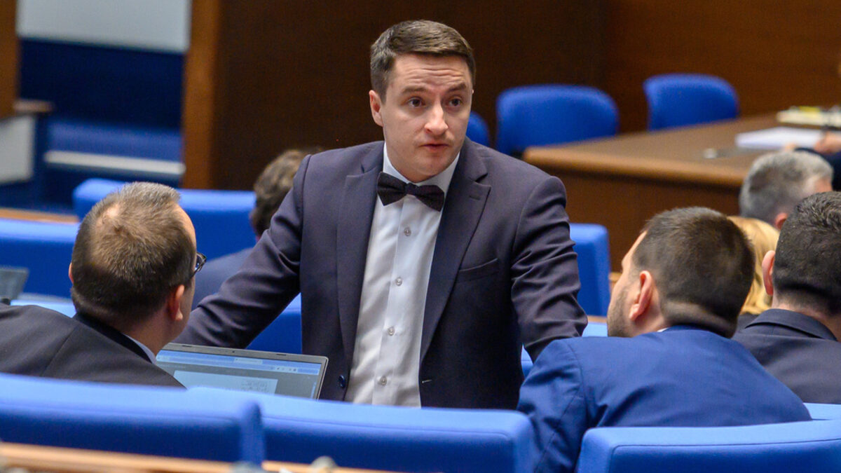 Божанков призова лидерите на "Продължаваме промяната" да не му искат оставката и да поемат отговорност