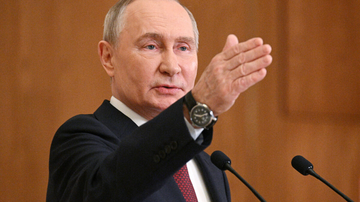 Путин одобри рекорден бюджет за отбрана