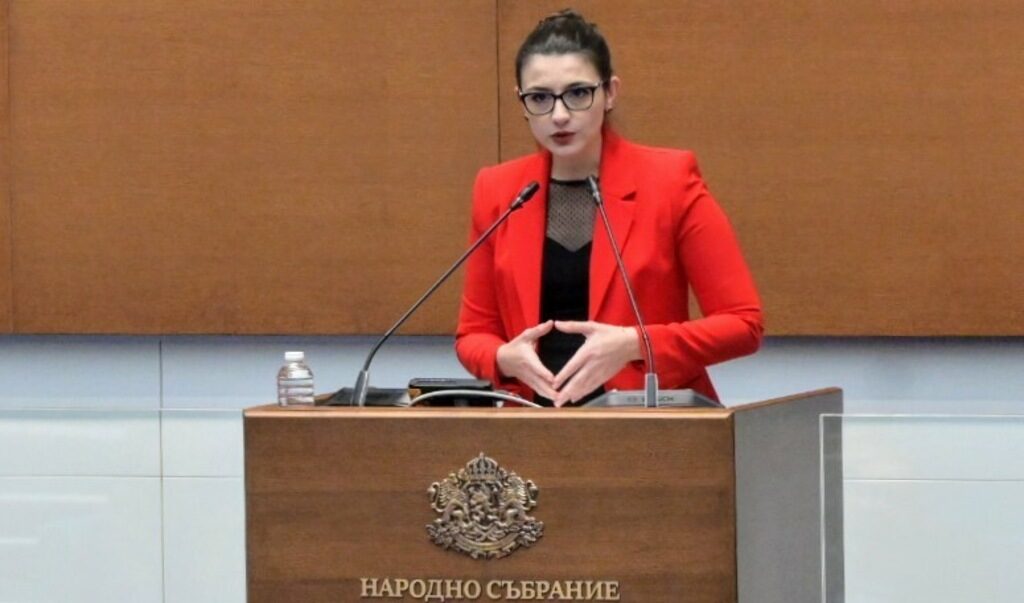 Според Лена Бориславова декларацията срещу Пеевски е сработила