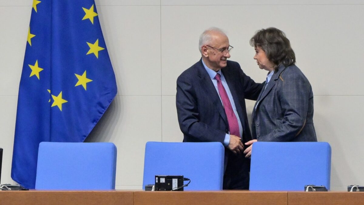 Парламентът заработи: Наталия Киселова стана председател