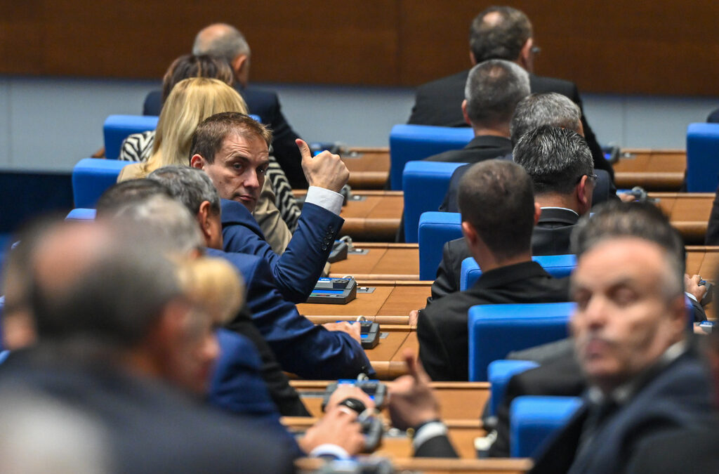 Как парламентът успя да избере председател (обобщение)