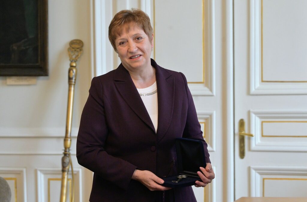Чл.-кор. Евелина Славчева встъпи в длъжност като глава на академията на науките