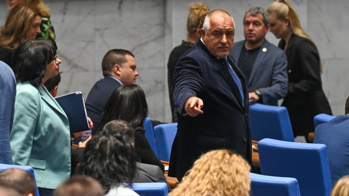 Опитите за правителство: ГЕРБ подновява преговорите, дясната коалиция е разединена