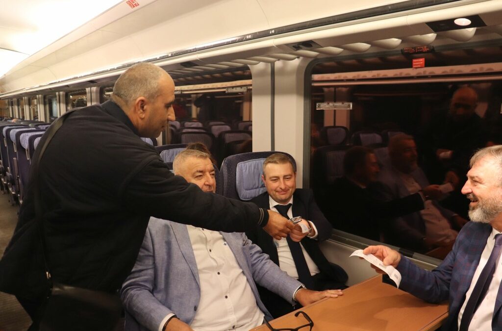 Бързият влак между Русе и София "Синият Дунав" няма да бъде спиран