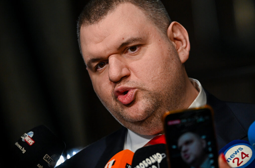 Пеевски твърди, че Радев се подготвя за диктатор
