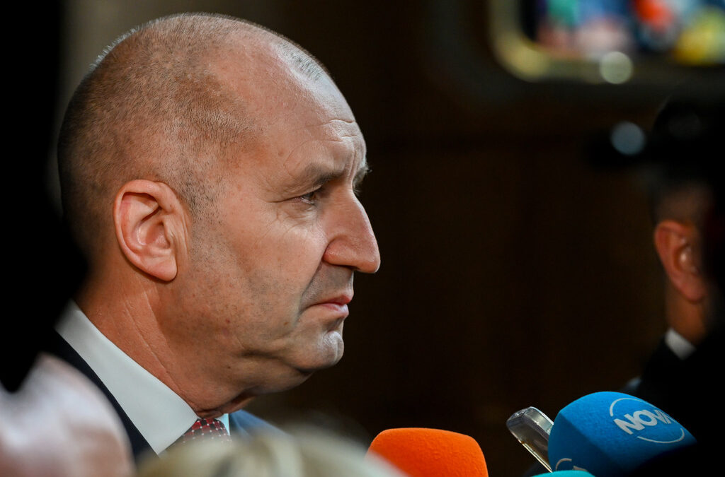Радев за липсата на покана към Пеевски: Не допускам компрометирани лица в президентството