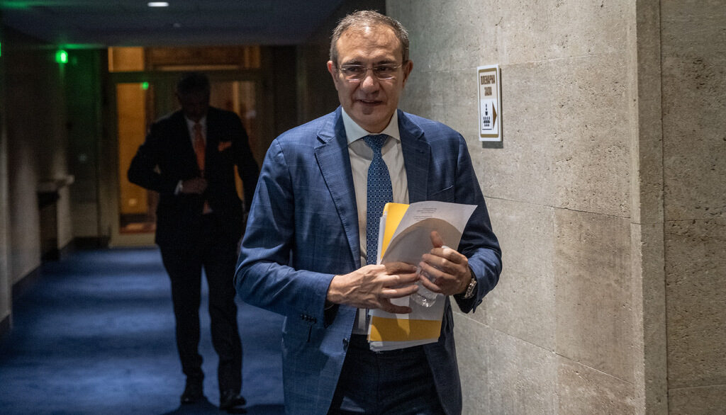 Заседание на 50 народно събрание, парламент, Борислав Гуцанов