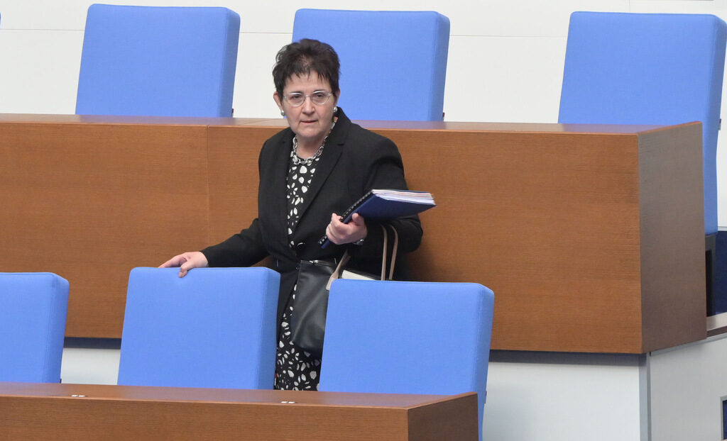 Служебният кабинет предлага да изхарчи близо 100 млрд. лв. през 2025 г. Служебният кабинет предлага да изхарчи близо 100 млрд. лв. през 2025 г.