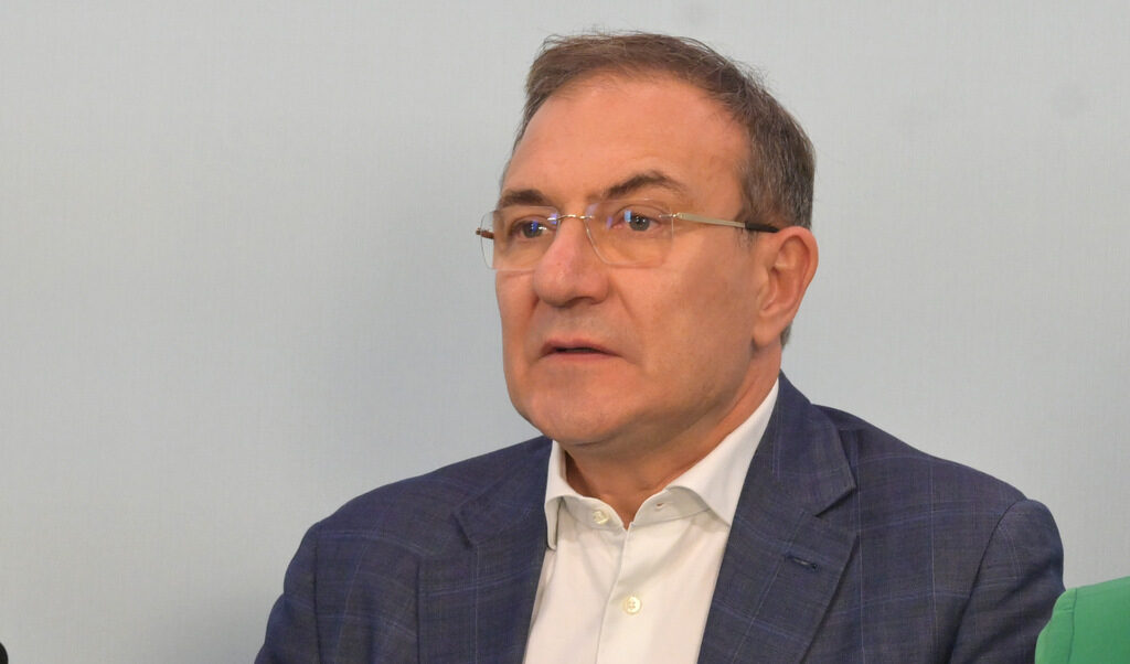 Борисов избърза с обявяването на кабинет, смята Борислав Гуцанов