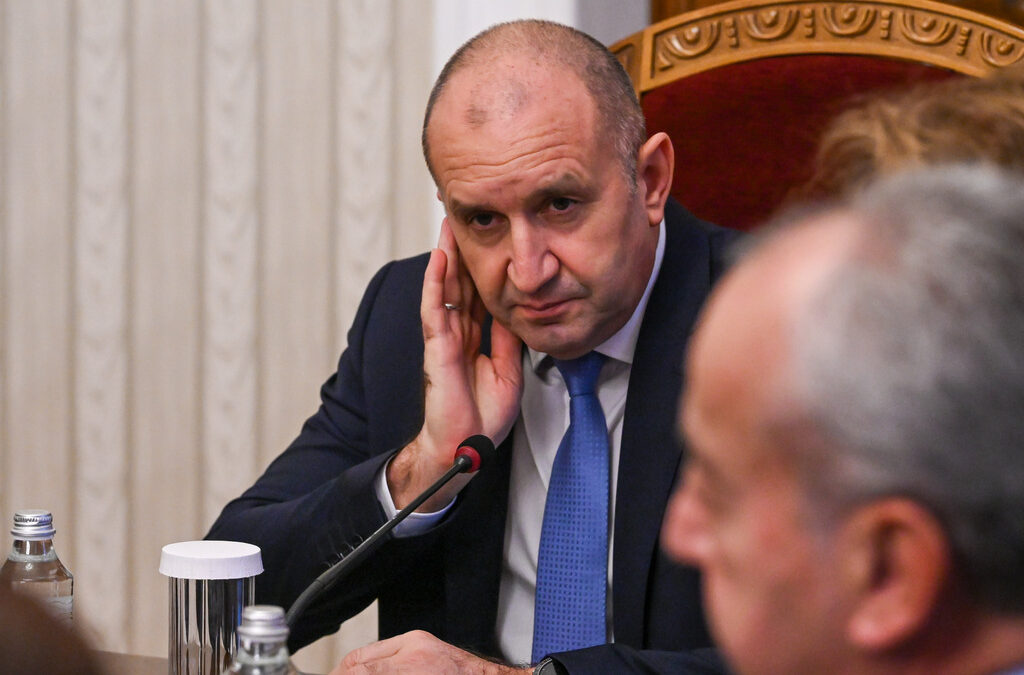 Президентът: Връчването на мандатите ще започне догодина
