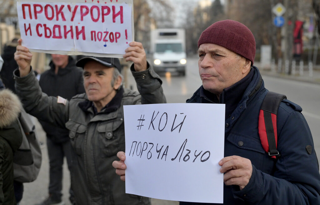 СГС гледат мярката на Лъчезар Ставрев, ПП-ДБ организира протест - "Кой поръча Лъчо"