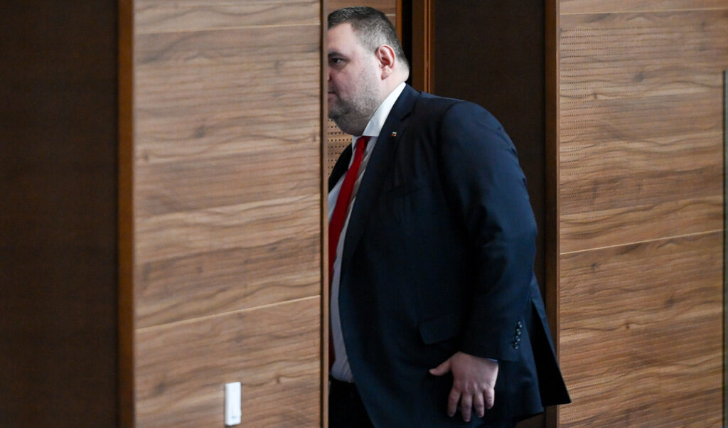 Много е важно да започнем да достигаме до хората, които дават гласа си за "Ново начало". Необходима е политическа алтернатива на терен в малките населени места.