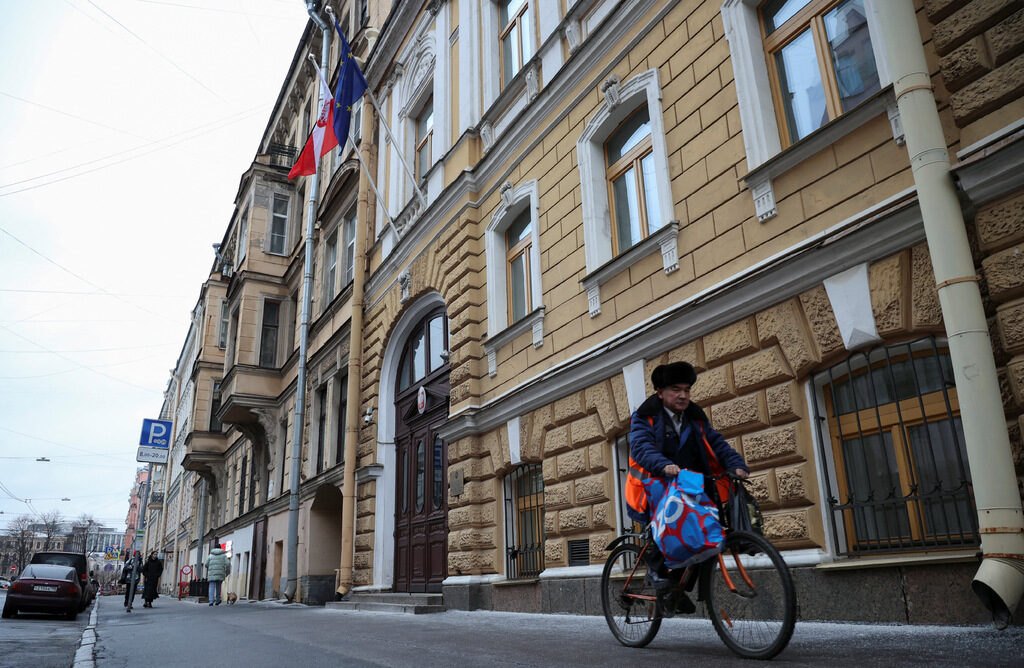 Летището в Санкт Петербург затвори с цел безопасност