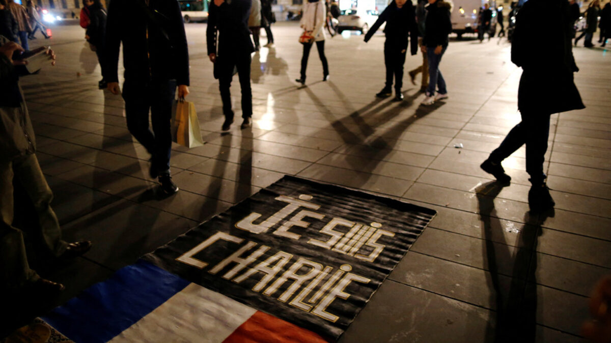 Площадът Place de la Republique в Париж години наред е обичайното място за отдаване на почит на жертвите на смъртоносното нападение срещу френския сатиричен вестник "Шарли ебдо"