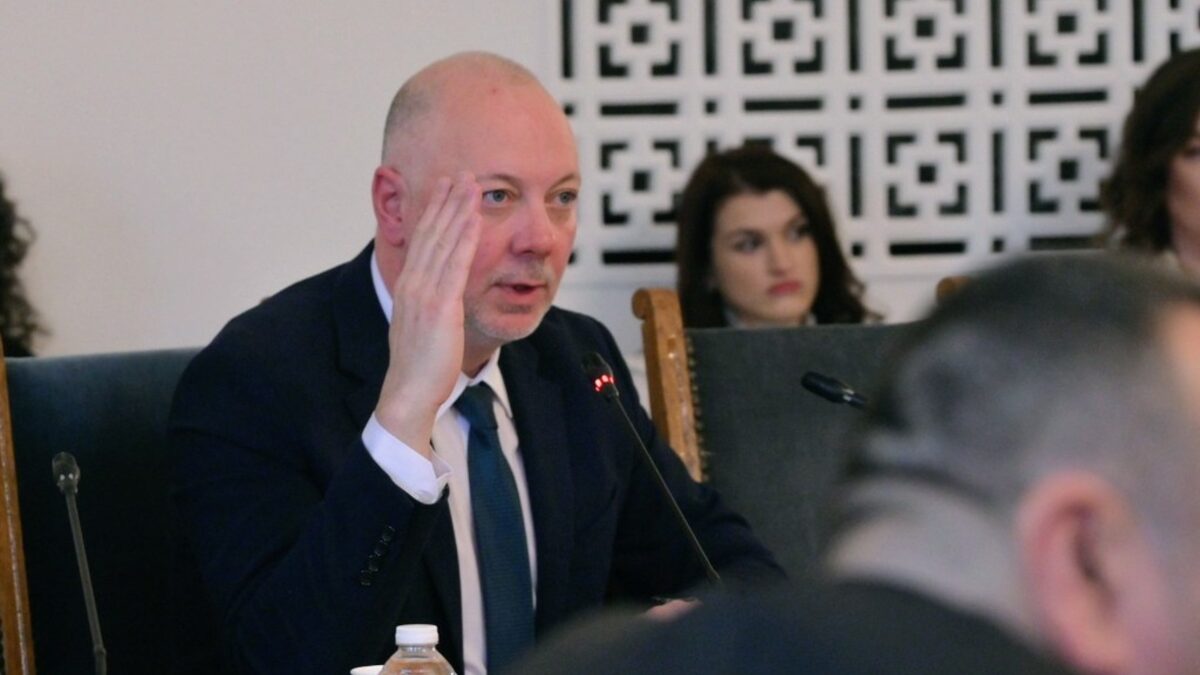 Росен Желязков, който води днешното заседание на парламентарната правна комисия Росен Желязков, който води днешното заседание на парламентарната правна комисия