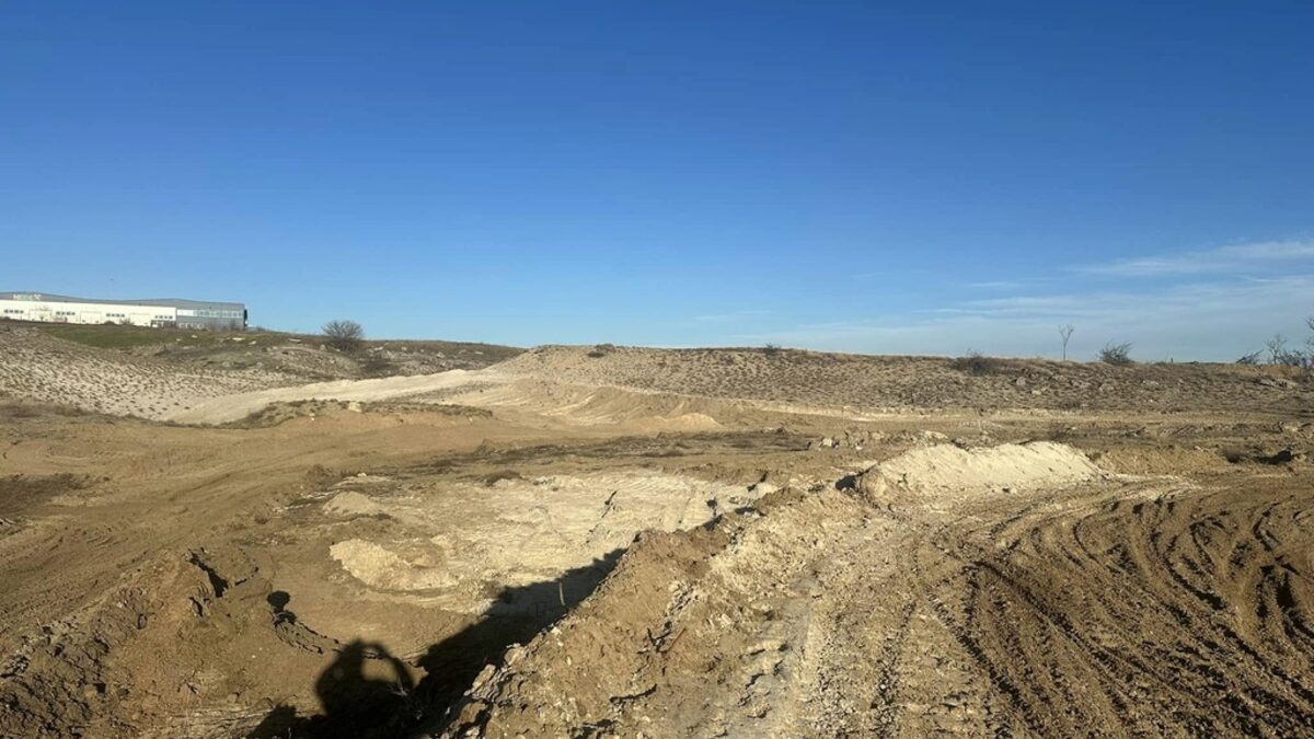 В уж защитената местност Побитите камъни край Варна се организират гонки с мотори