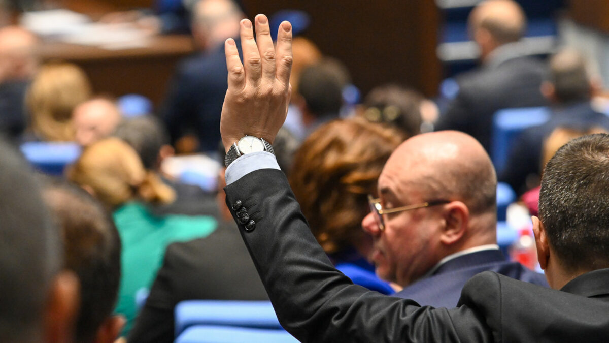 Парламентът даде ход на промените в Изборния кодекс, но няма да бърза с приемането им