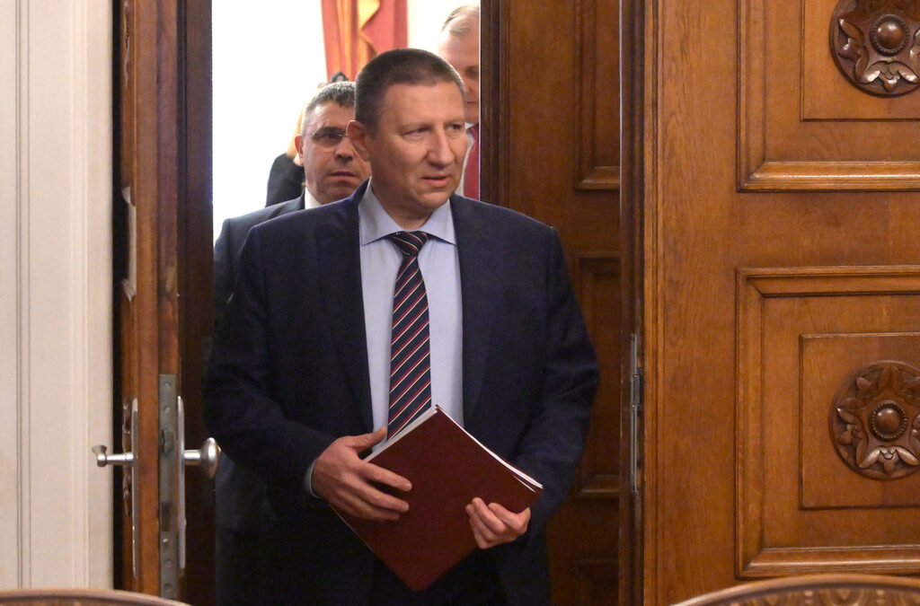 Сарафов пита председателя на парламента какво става с три от поисканите депутатски имунитета