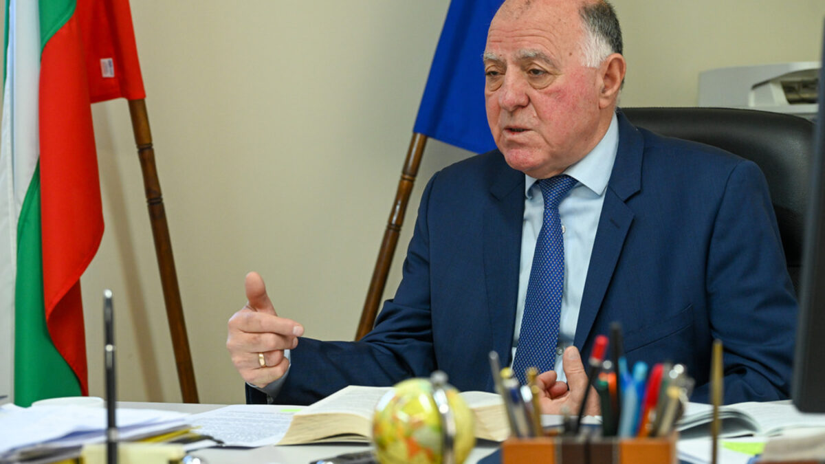 Ако ние сме нелегитимни за избора на тримата големи, то сме нелегитимни и за останалите магистрати, които влизат в органите на съдебната власт, казва Боян Магдалинчев, представляващ Висшия съдебен съвет.