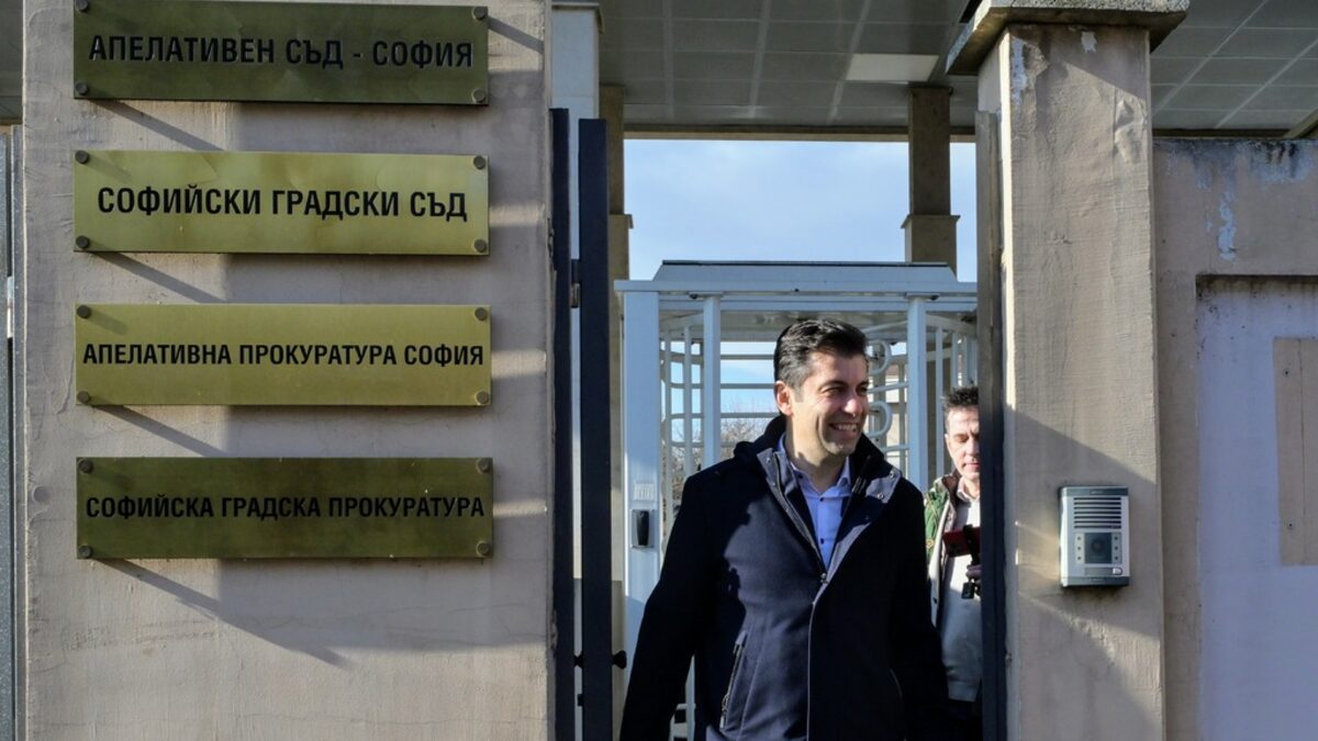 Кирил Петков бе обвинен в престъпление по служба - че е превишил правомощията си като премиер и е наредил ареста на Бойко Борисов, Владислав Горанов и Севделина Арнаудова през 2022 г.