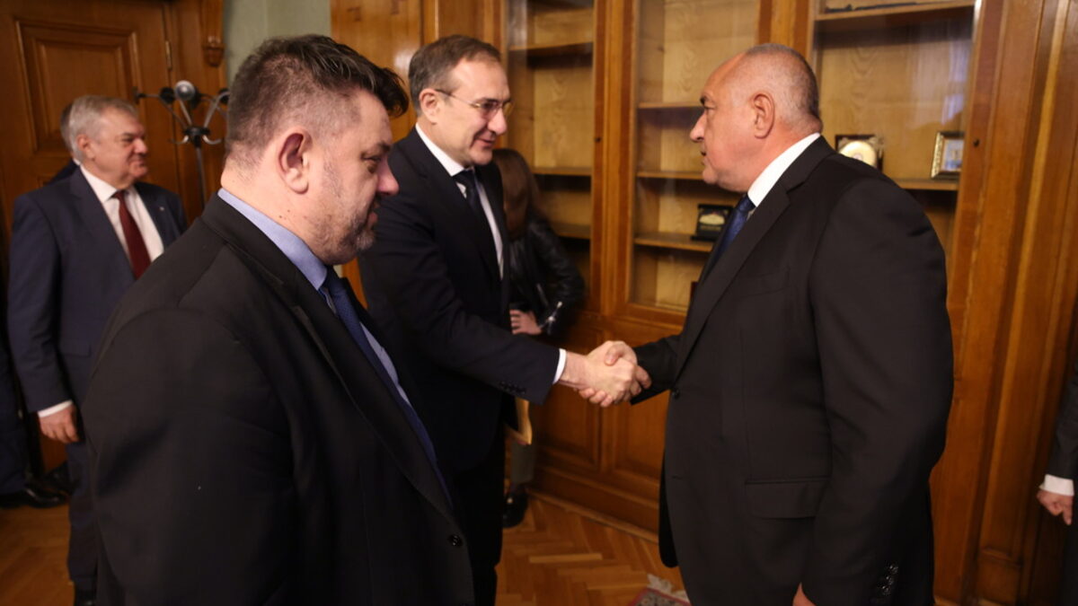 Новото управление ще може да консумира и позитивите от членство в еврозоната, което е много вероятно, както и от общото икономическо здраве на страната.