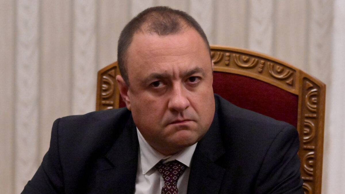 Иван Иванов