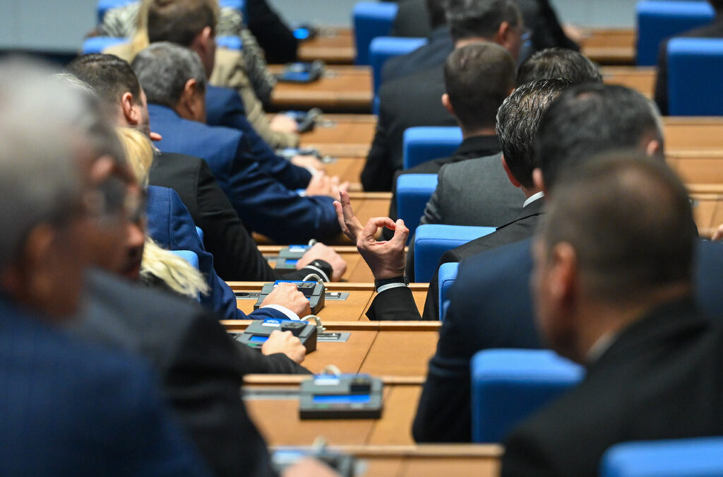 Гласуването за министрите ще е първа точка от програмата на парламента днес