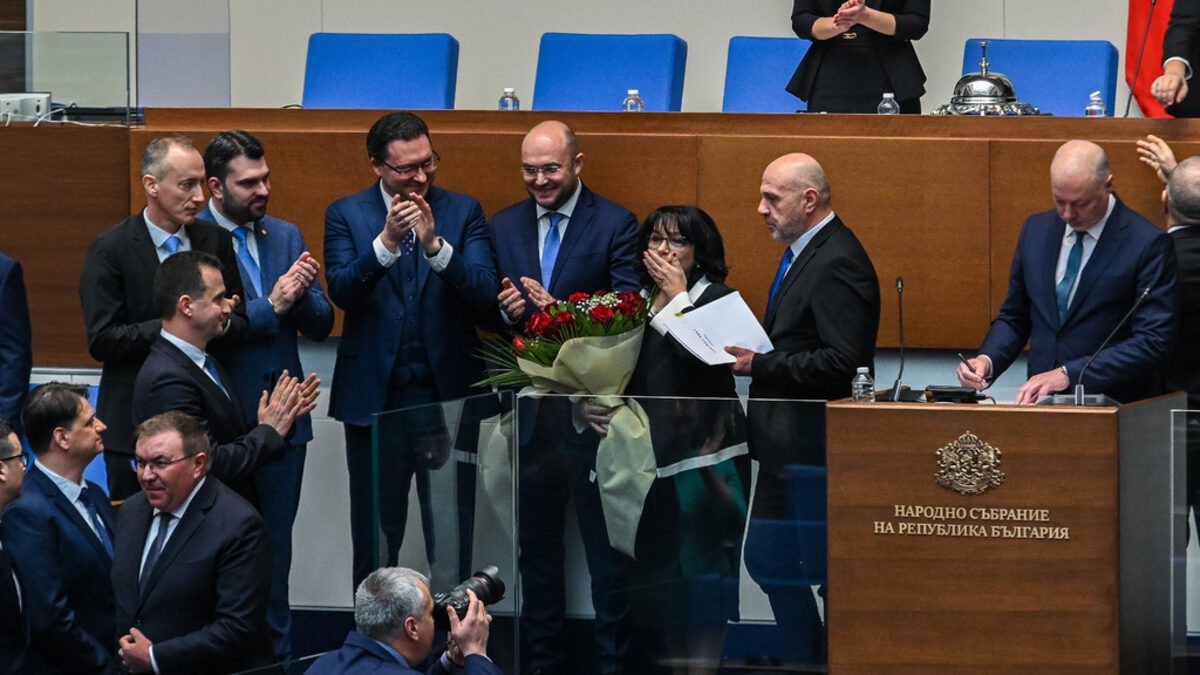 Предстои да гледаме нова поредица от сериала "ГЕРБ и партньори". Краят най-вероятно ще бъде фатален за второстепенните персонажи.