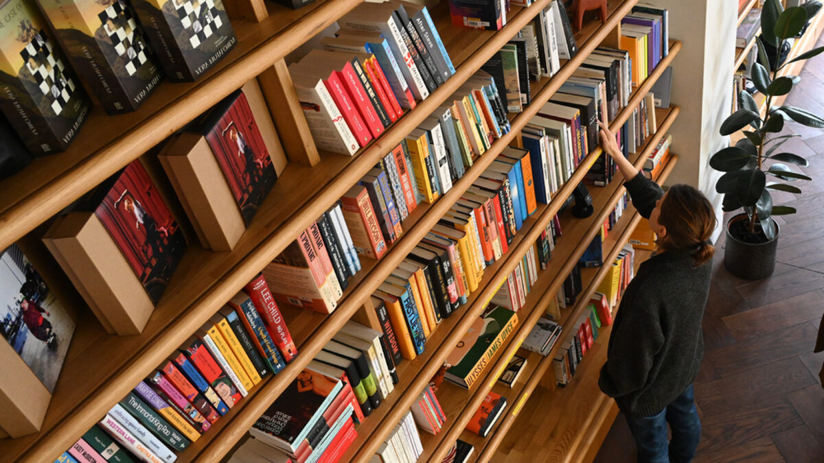 "Махала" - книжарницата на ъгъла, в която списъците с книги ходят на два крака