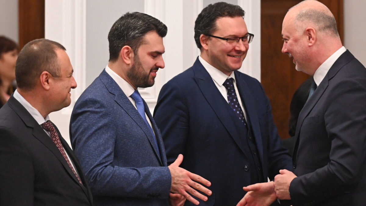 Шестима души от предложения състав на правителството са усетили жилото на държавното обвинение. Шестима души от предложения състав на правителството са усетили жилото на държавното обвинение.
