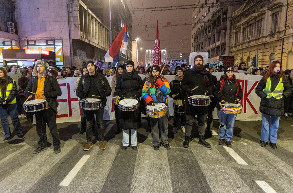 Студентският протест в Сърбия се сля с друг митинг, адвокатите обявиха стачка
