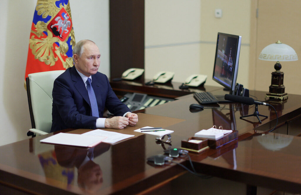 Путин най-после поздрави Тръмп по време на заседание