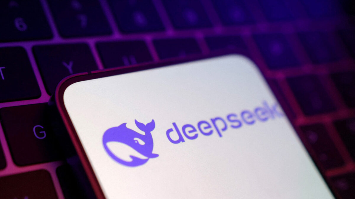 Институтът INSAIT: DeepSeek ограничава токсичното съдържание, но изостава в управлението на предразсъдъците Институтът INSAIT: DeepSeek ограничава токсичното съдържание, но изостава в управлението на предразсъдъците