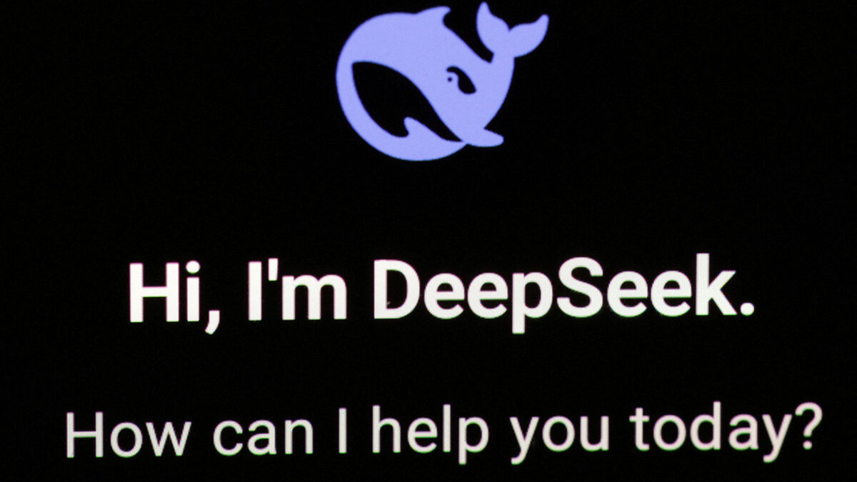 DeepSeek неочаквано критикува властта в Китай... и бързо се поправя
