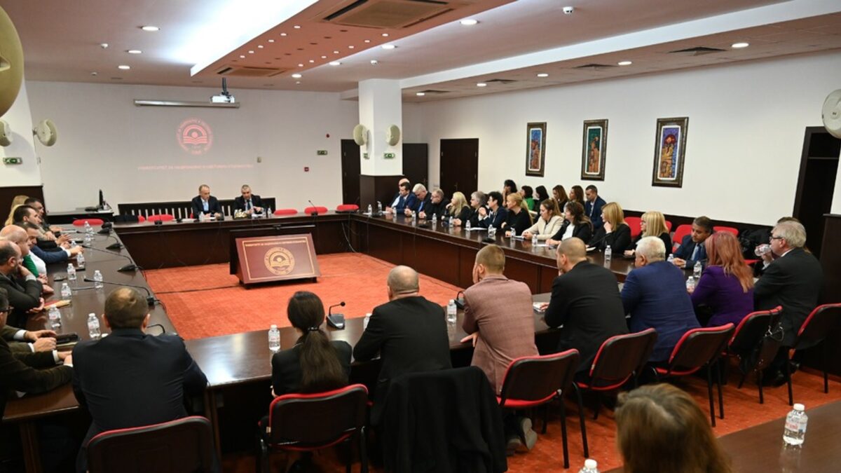 Просветният министър иска университетите да завишат изискванията си към студентите Просветният министър иска университетите да завишат изискванията си към студентите