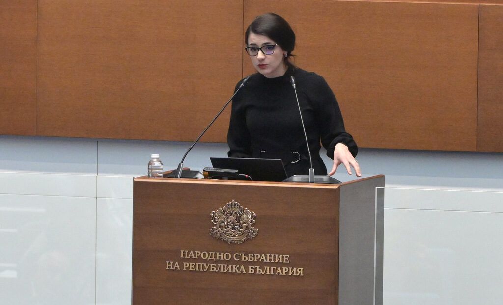 Заседание на 51-ото народно събрание, парламент Лена Бориславова