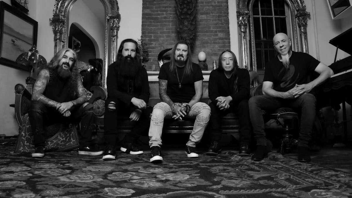 Петнайсет години по-късно Dream Theater издават албум в оригиналния си състав