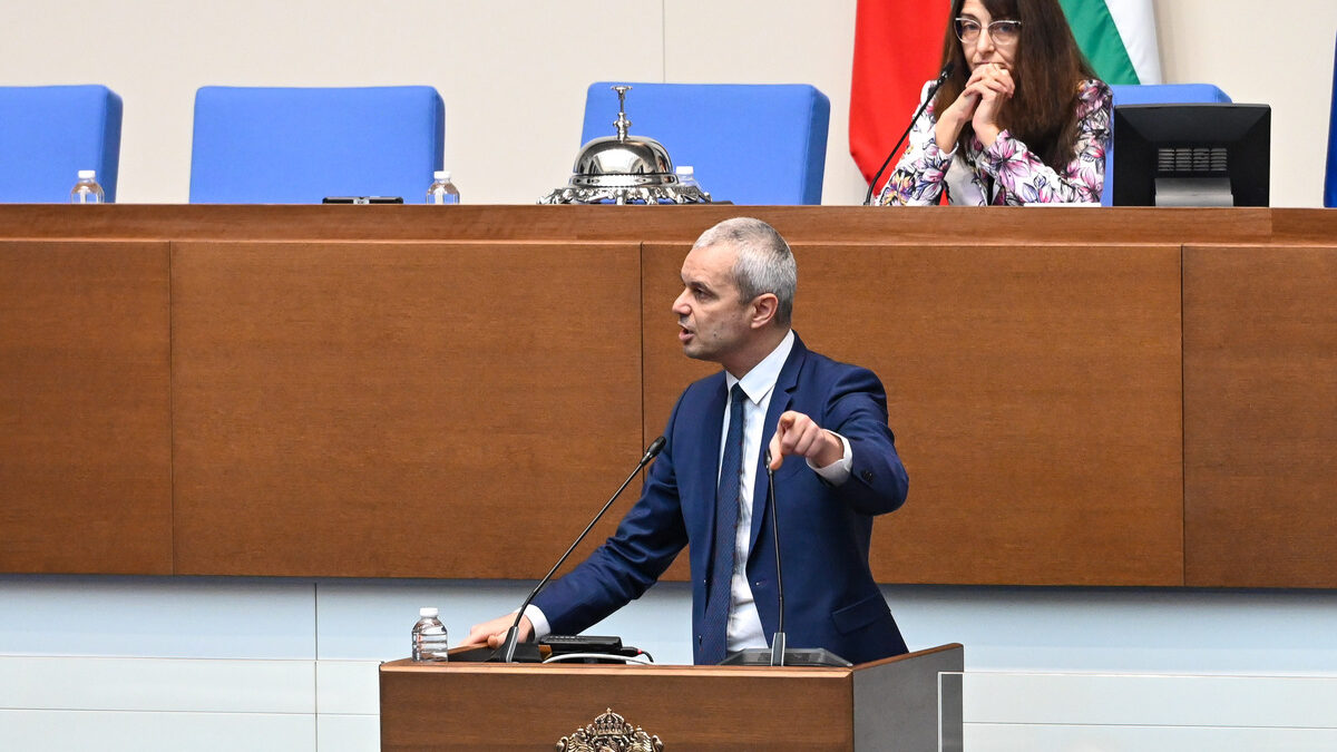 Парламент - народно събариен - парламентарно заседание - Костадин Костадинов - Възраждане